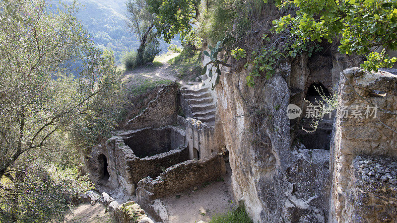 意大利卡拉布里亚Vibo Valentia省宗日的洞穴定居点